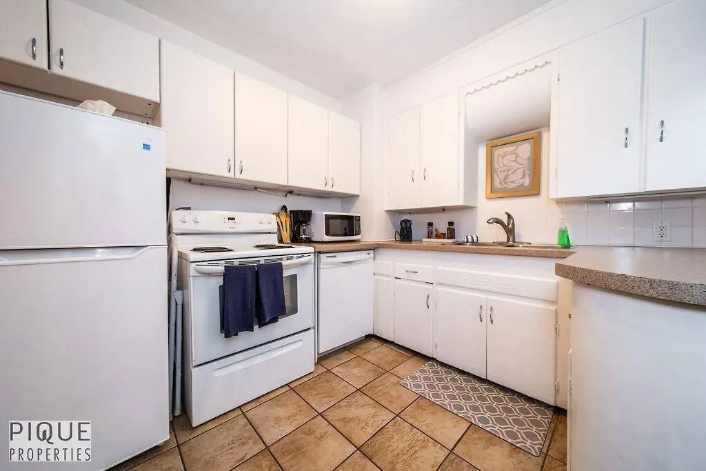 Casa Leblanc - Latin Vibes - Sleep 8 - Netflix - Long Term Apartment Edmonton 0*,