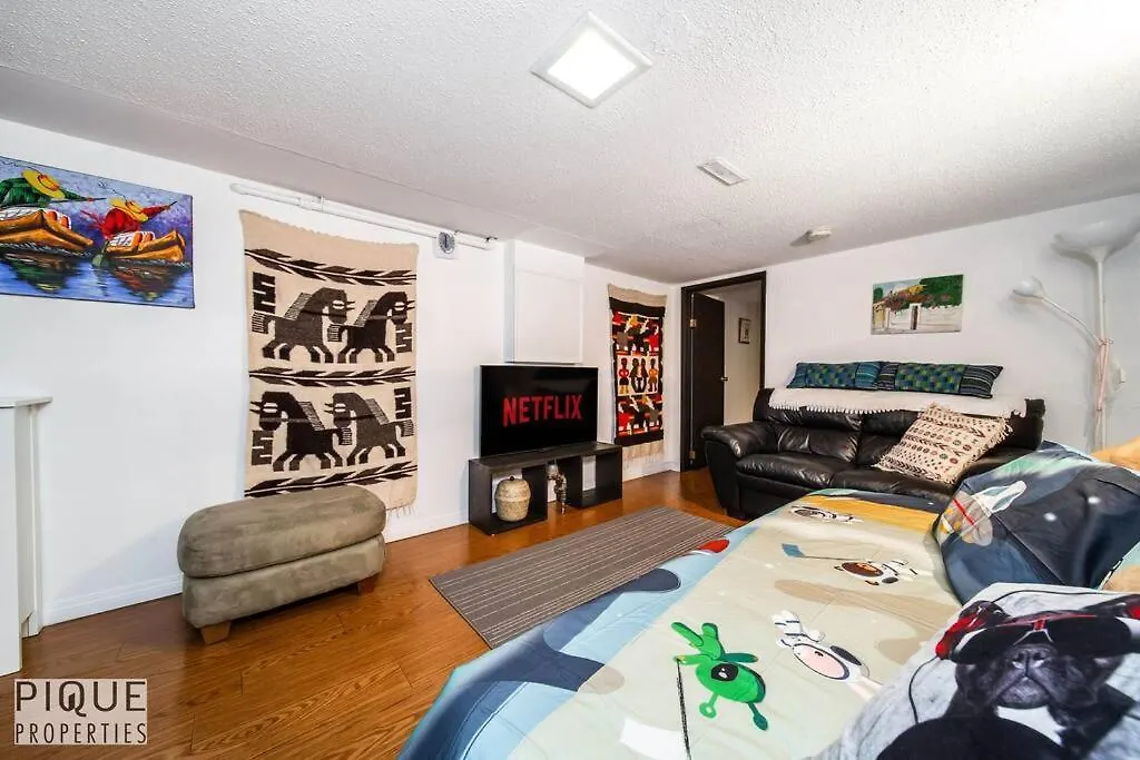 Casa Leblanc - Latin Vibes - Sleep 8 - Netflix - Long Term Apartment Edmonton 0*,
