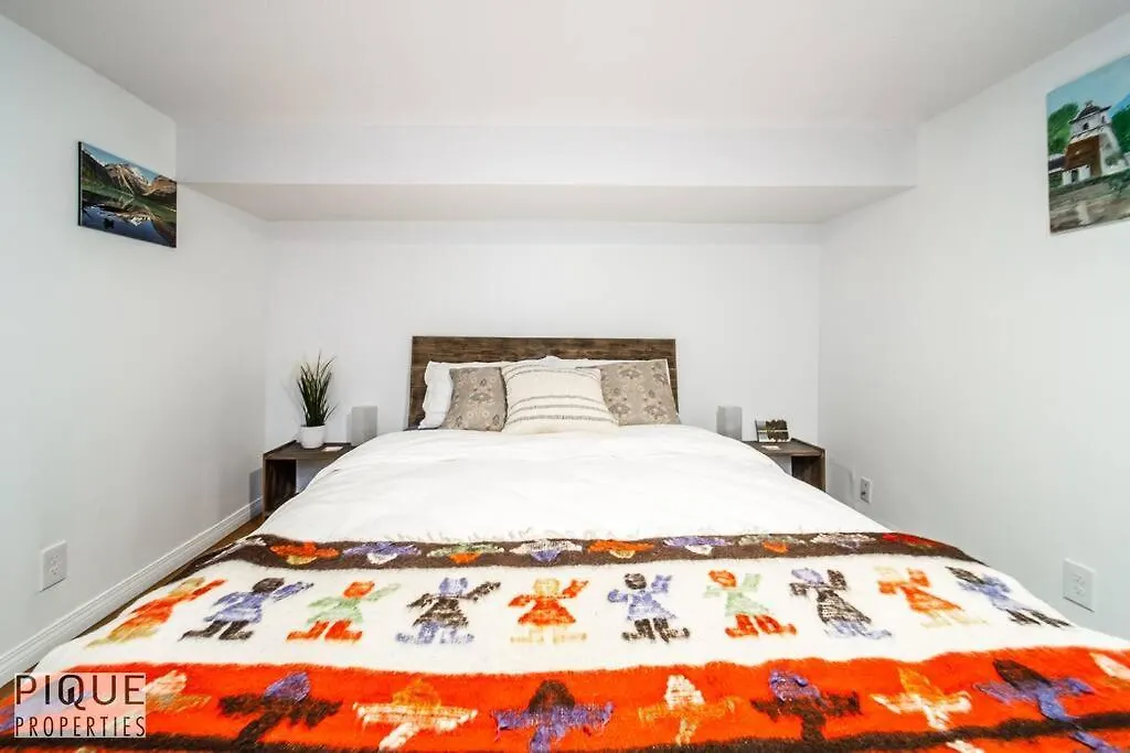 Casa Leblanc - Latin Vibes - Sleep 8 - Netflix - Long Term Apartment Edmonton 0*,